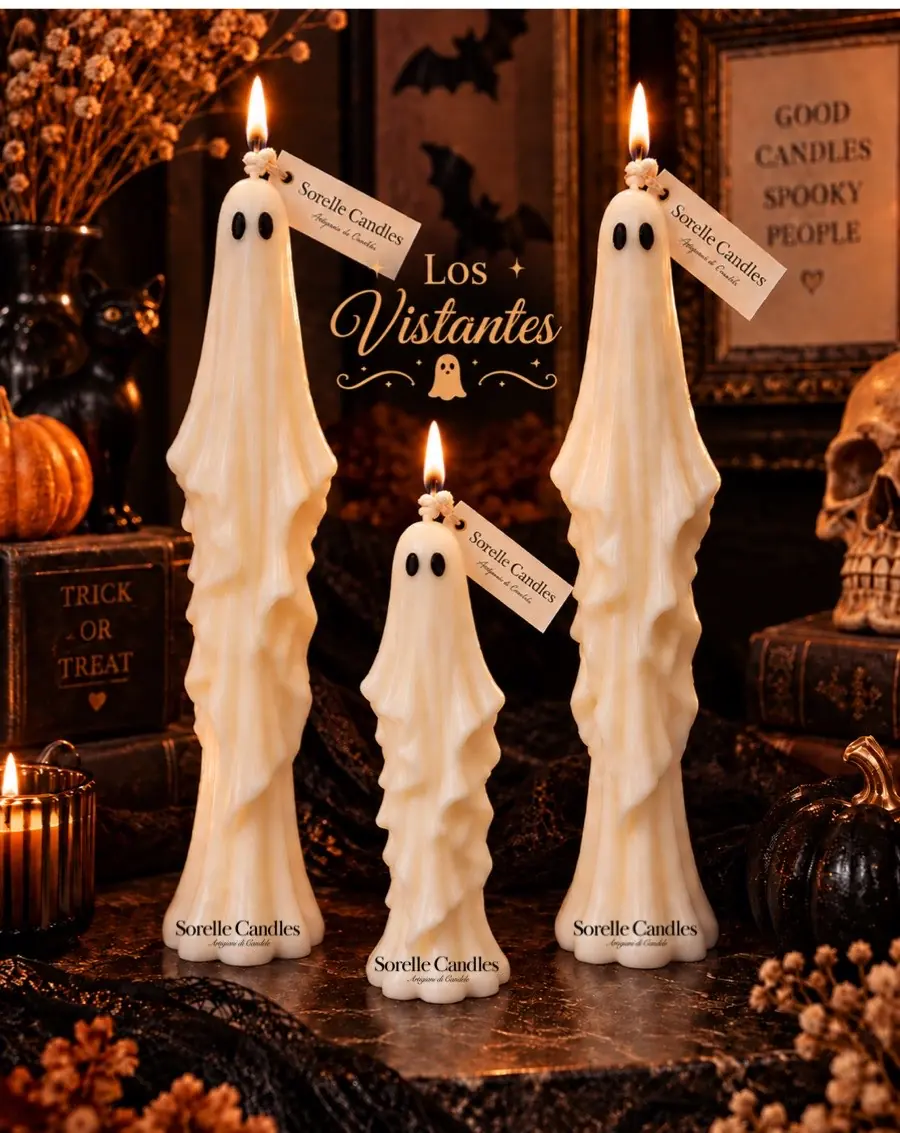 Tres velas de fantasma alto de distintas alturas